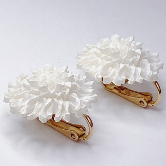 VTG 50s Flower Clip-On Earrings White Chrysanthemum Gold Tone Mid Century Floral - Picture 6 of 12